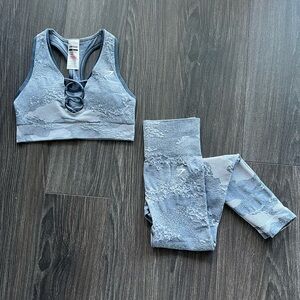 Gymshark Adapt Camo Seamless Sports Bra and Leggings Set - Small
